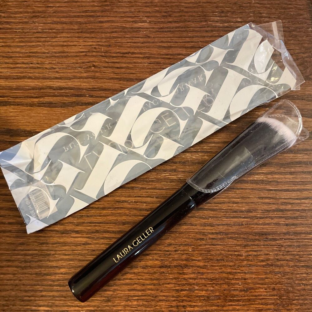 LAURA GELLER Angled Highlighter Blush Finishing Brush NEW
